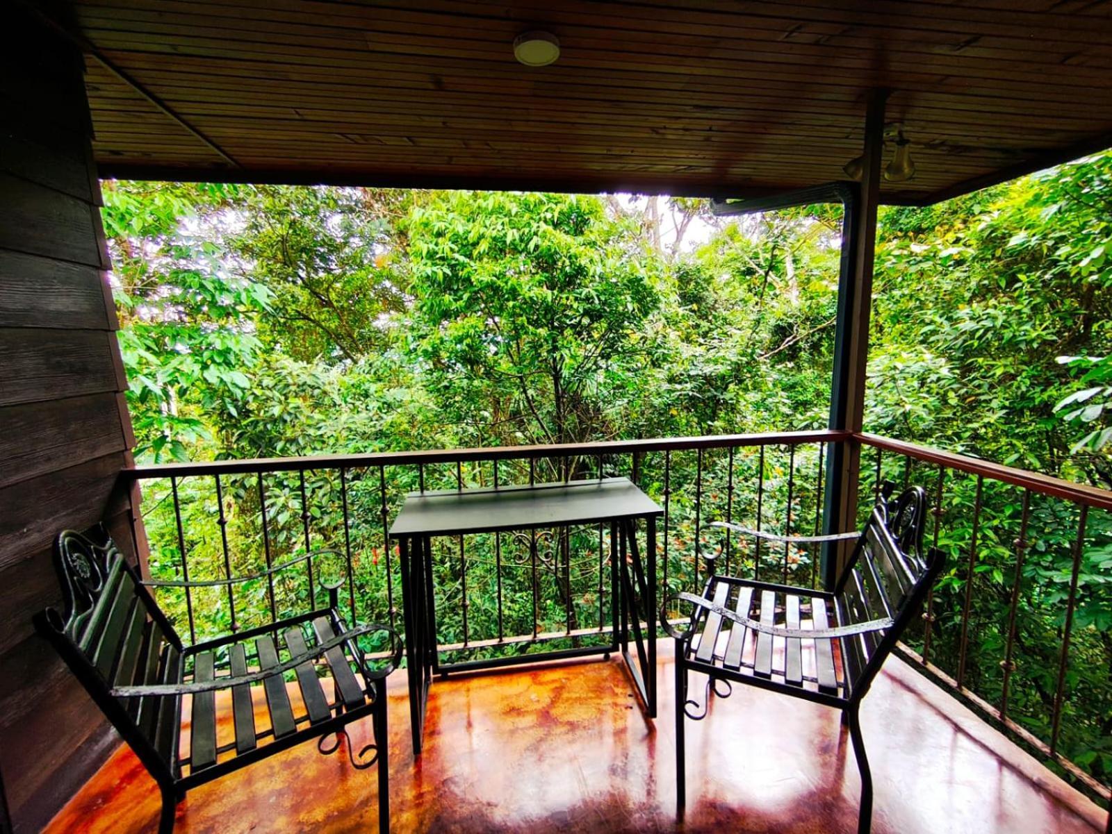 Avita Lodge Quesada  Ngoại thất bức ảnh