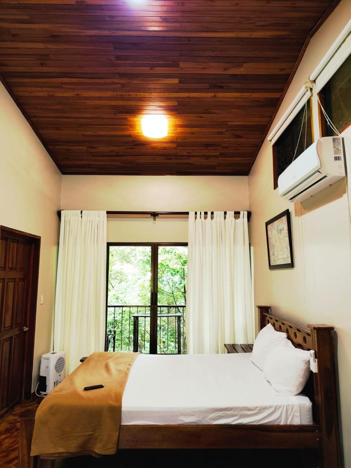 Avita Lodge Quesada  Ngoại thất bức ảnh
