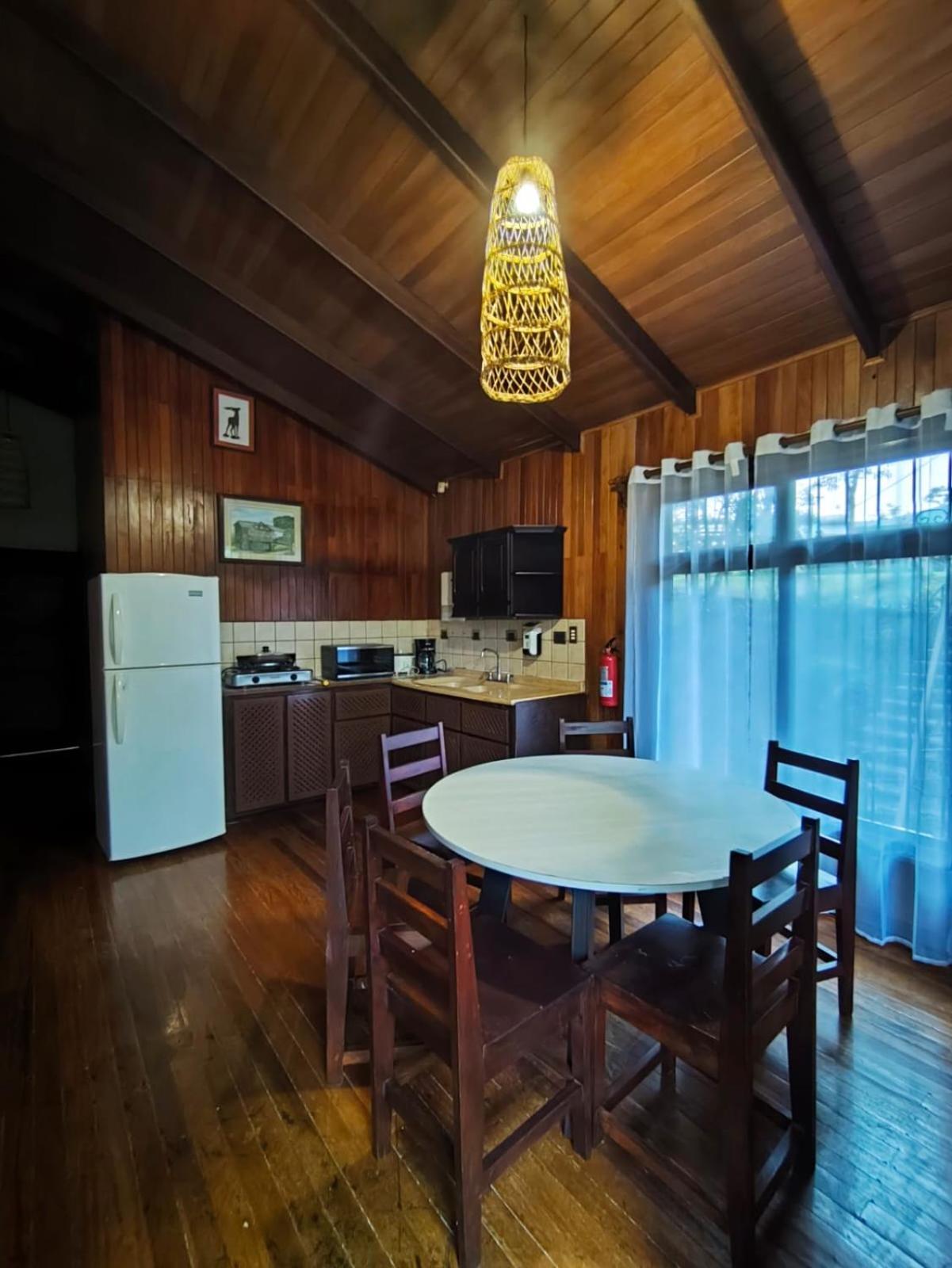 Avita Lodge Quesada  Ngoại thất bức ảnh
